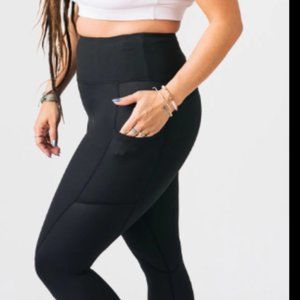 Zyia Active -Black- Pocket Light n Tight Hi-rise Capri 20" RC
